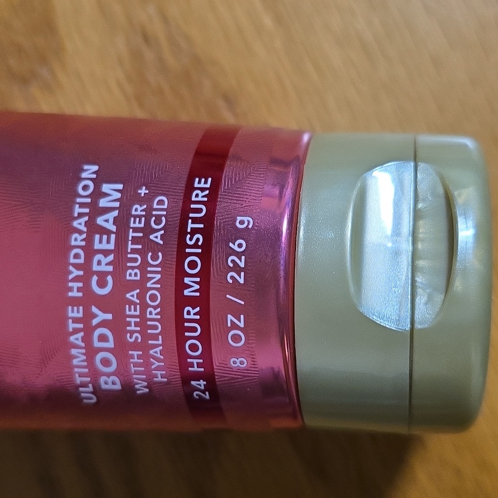 Bath & Body Works Forever Red Body Cream - Picture 2 of 3